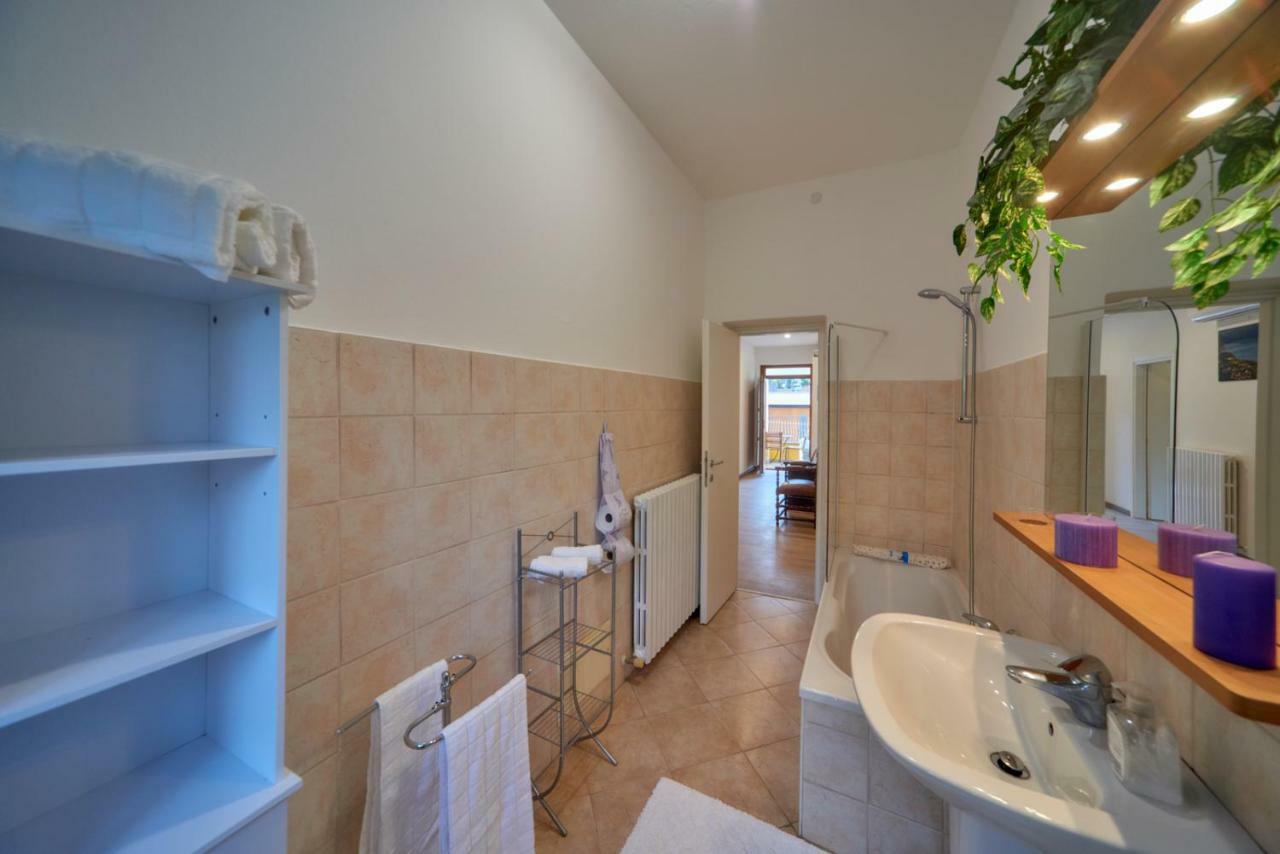 Casa Della Nonna Apartment Abbadia Lariana Bagian luar foto
